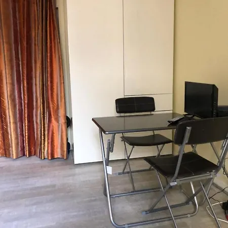 23 Rue De La Chapelle Париж