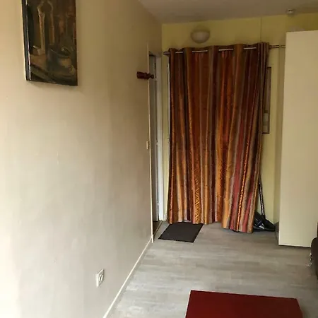 23 Rue De La Chapelle * Париж